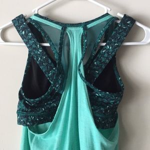 Lululemon workout tank with built in bra- size4